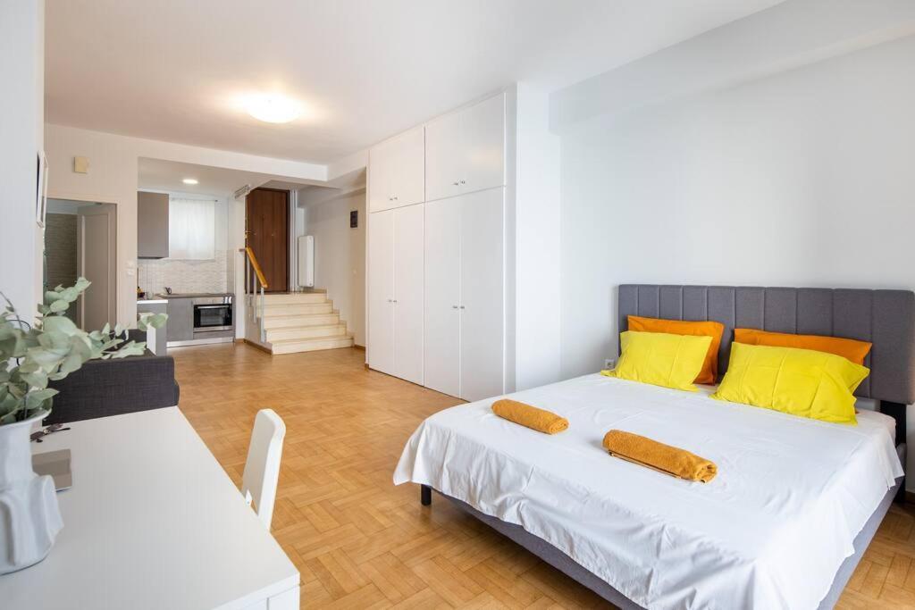 Newly Renovated, Quiet & In Kolonaki דירה אתונה